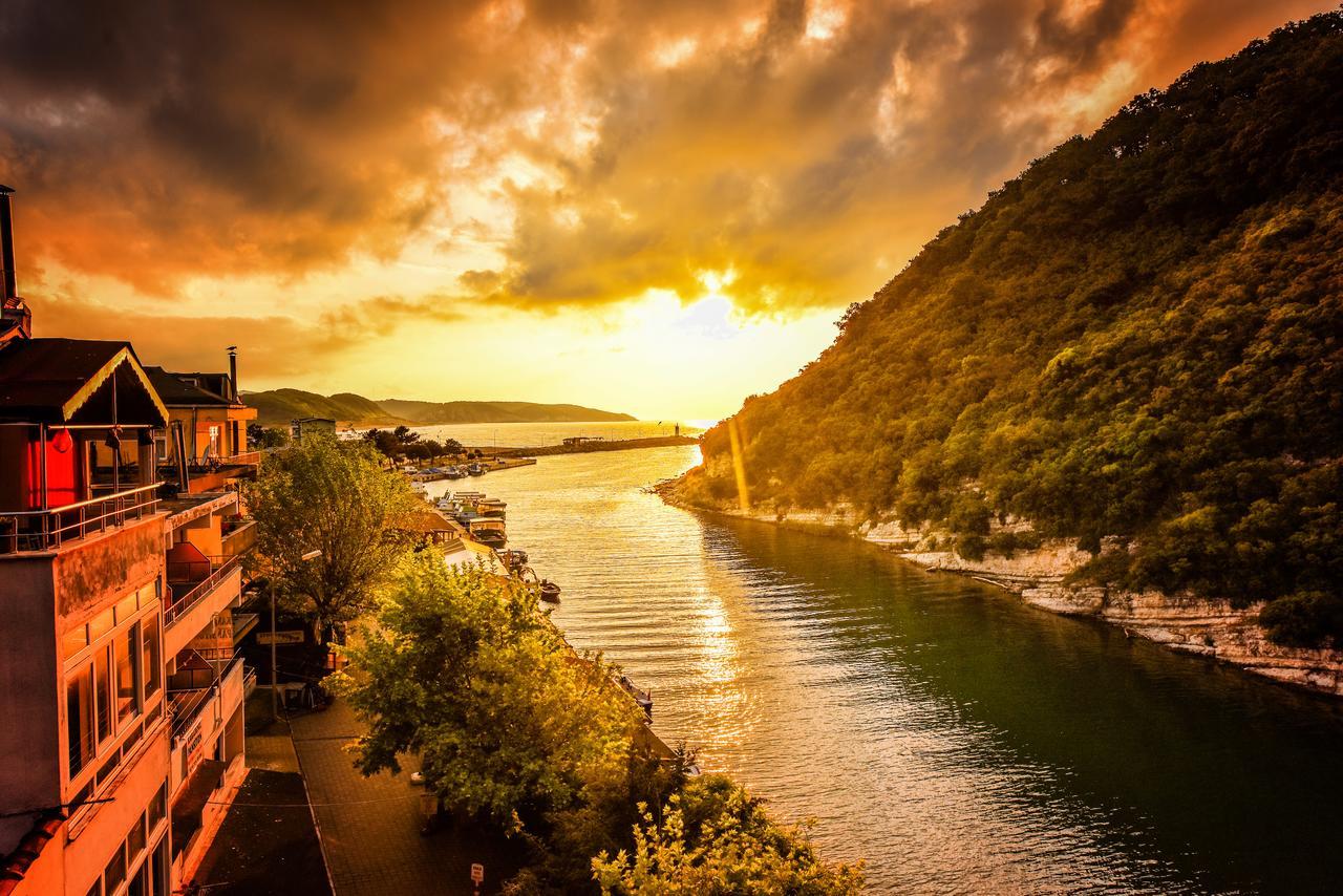 Hill River Hotel Ağva Esterno foto
